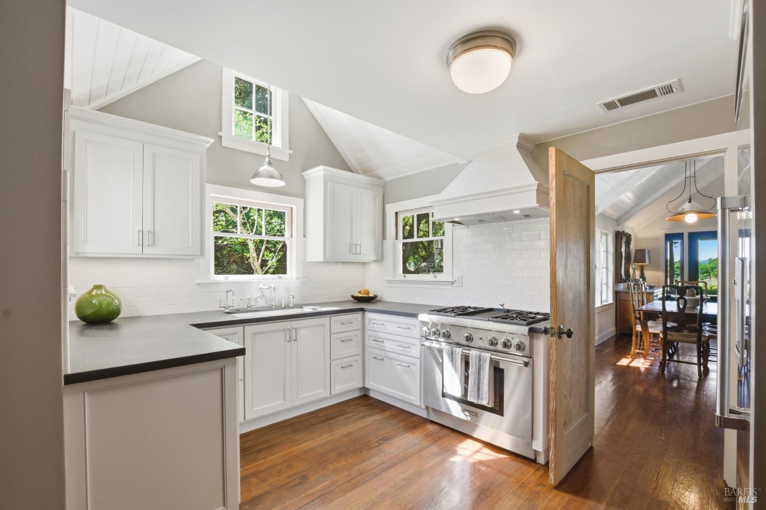 Detail Gallery Image 16 of 58 For 2072 Kirkland Ave, Napa,  CA 94558 - 3 Beds | 2 Baths