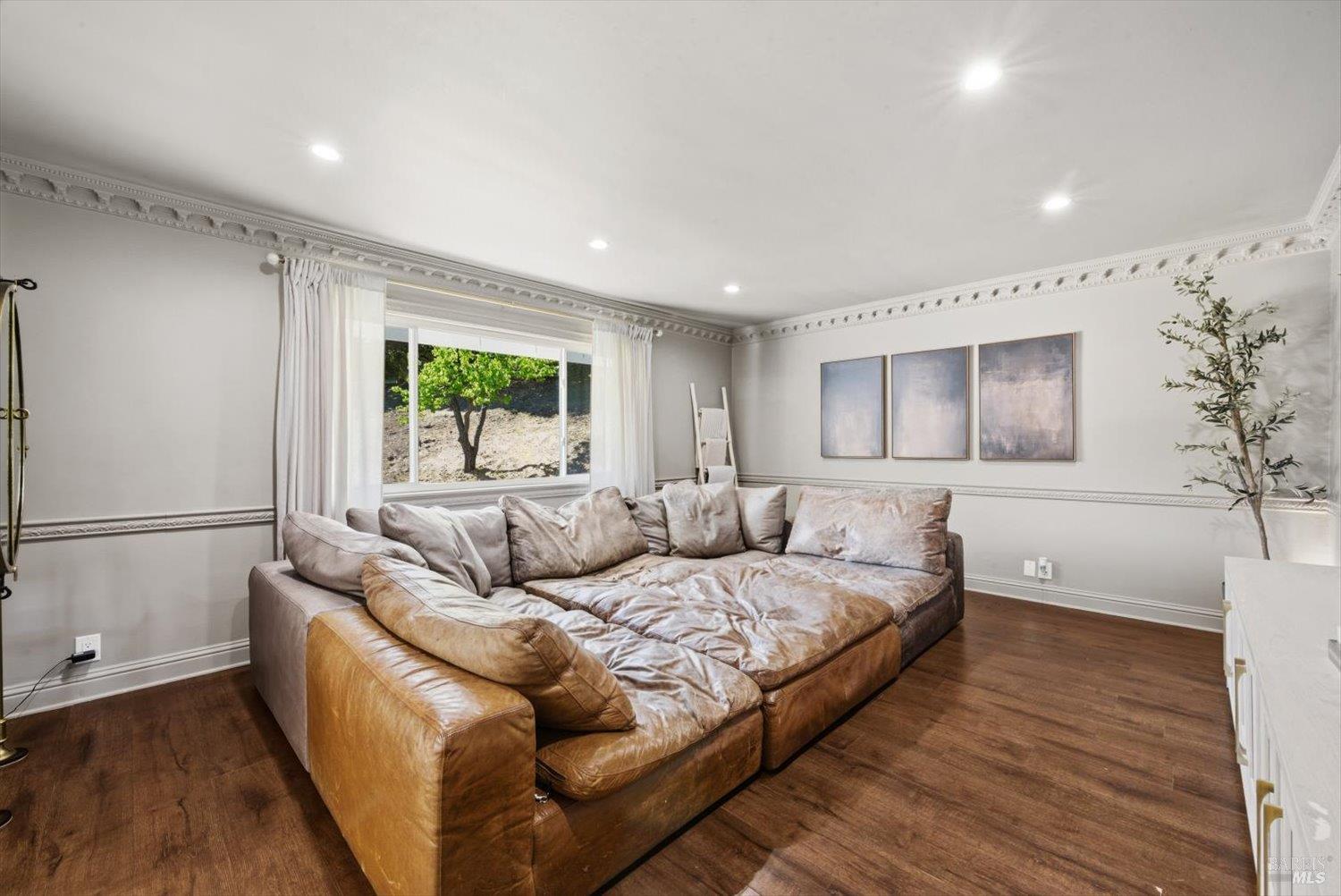 Detail Gallery Image 11 of 99 For 160 Wykoff Dr, Vacaville,  CA 95688 - 6 Beds | 4 Baths