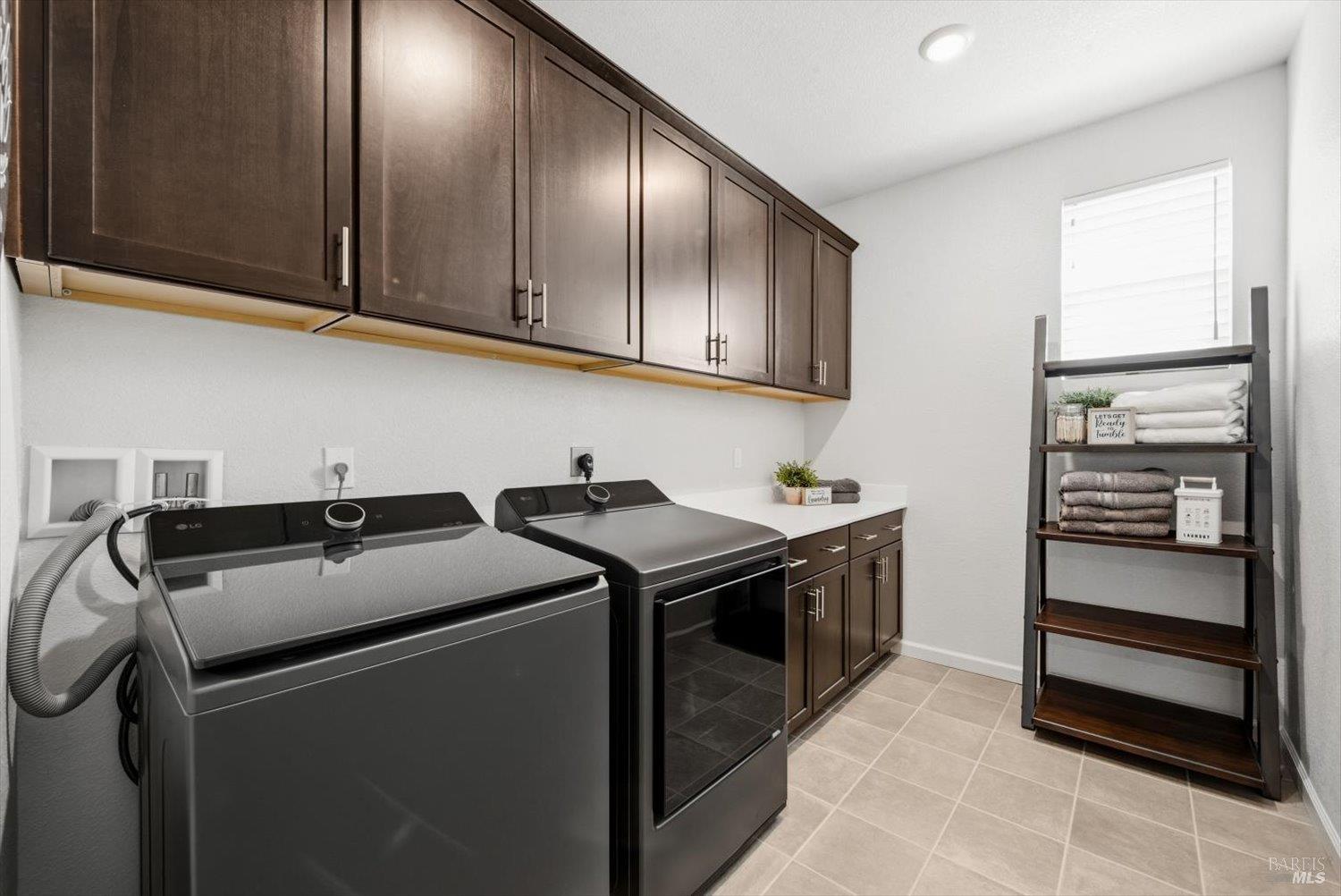 Detail Gallery Image 45 of 81 For 1685 Blossom Way, Dixon,  CA 95620 - 4 Beds | 3 Baths