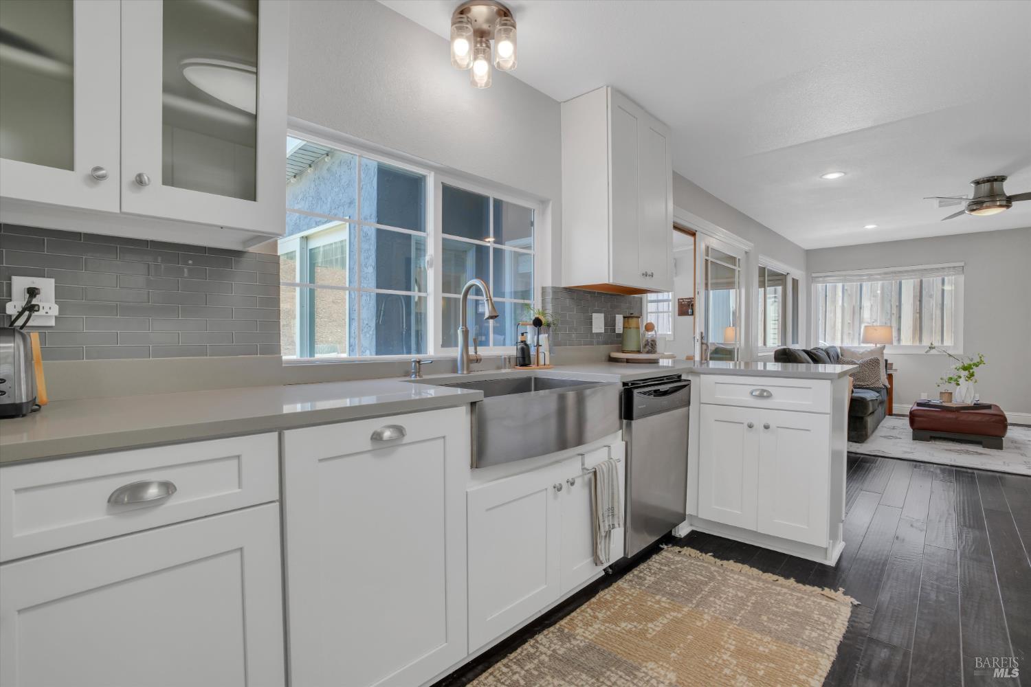 Detail Gallery Image 10 of 36 For 249 Baker St, Benicia,  CA 94510 - 4 Beds | 2/1 Baths