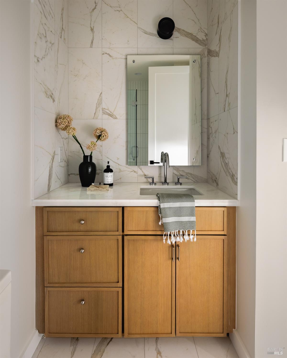 Detail Gallery Image 5 of 12 For 709 C St #1,  San Rafael,  CA 94901 - 3 Beds | 2/1 Baths