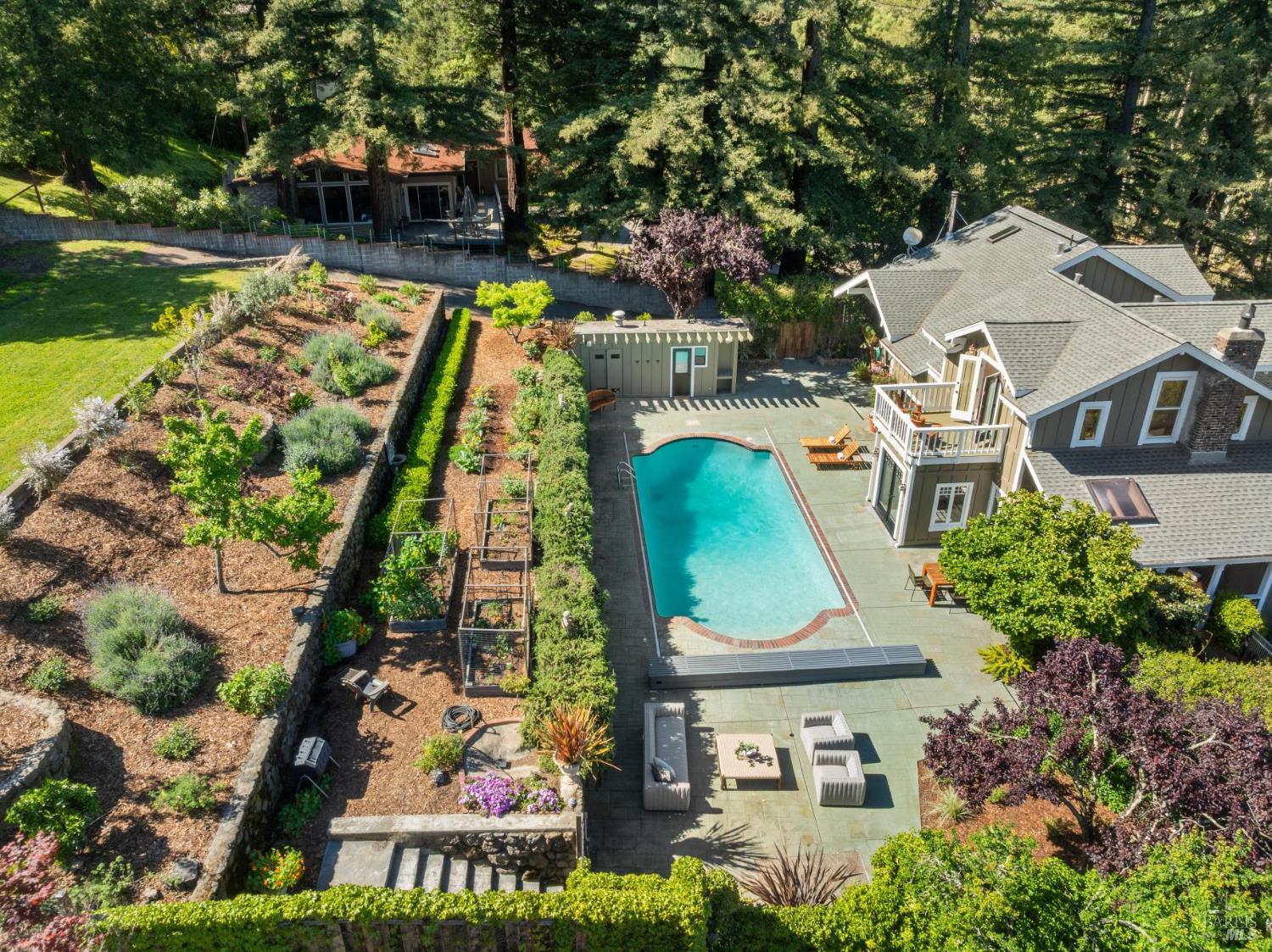 Detail Gallery Image 6 of 93 For 47 Main Dr, San Rafael,  CA 94901 - 4 Beds | 5 Baths