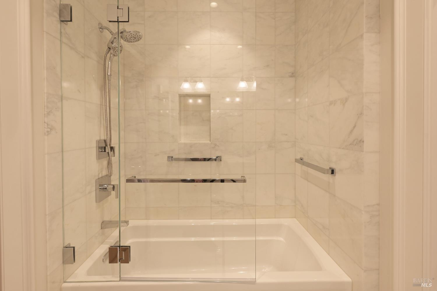 Detail Gallery Image 18 of 38 For 216 Laurel Ave, San Anselmo,  CA 94960 - 5 Beds | 3/1 Baths