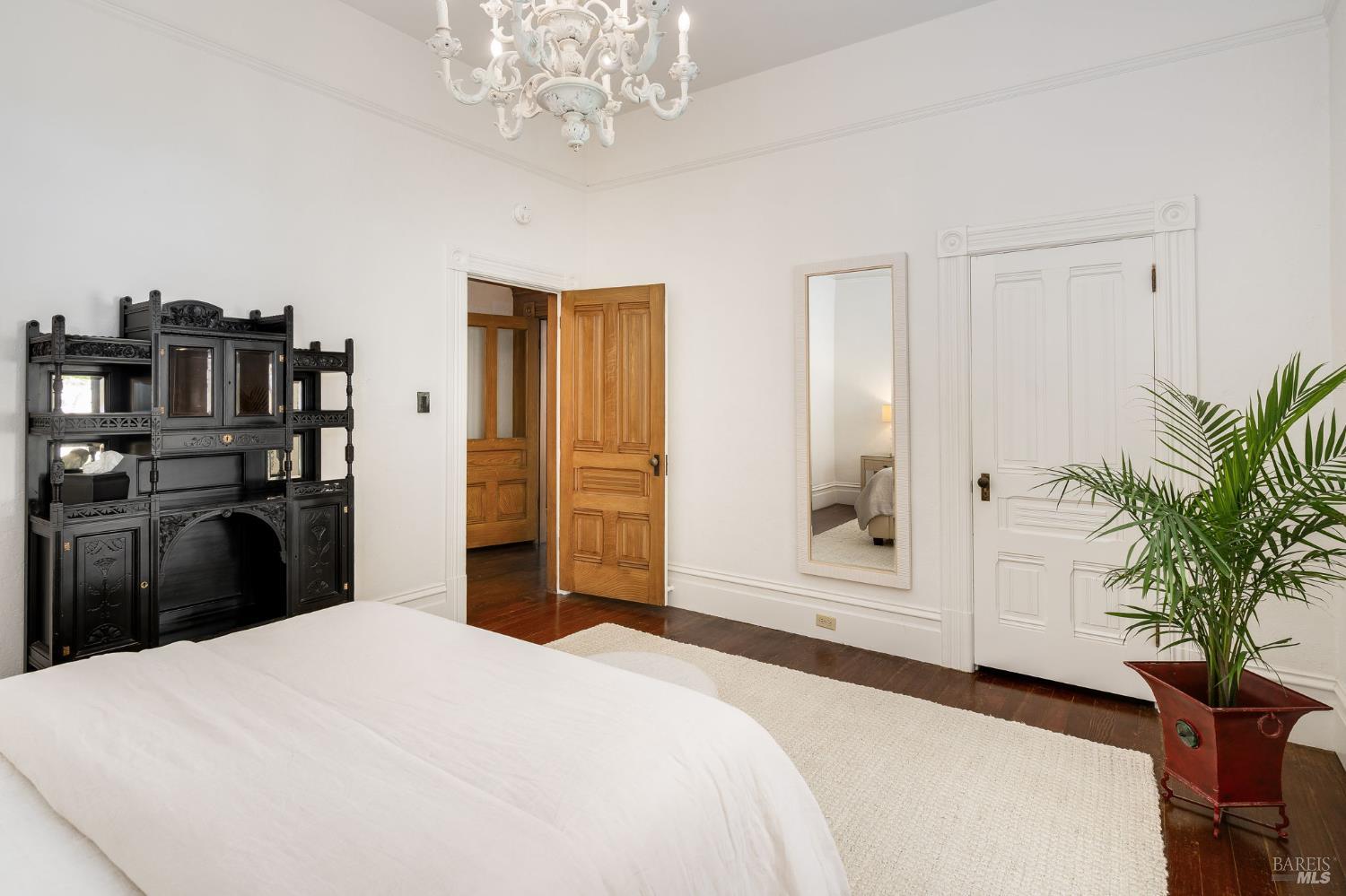 Detail Gallery Image 19 of 72 For 2230 1st St, Napa,  CA 94559 - 5 Beds | 2 Baths