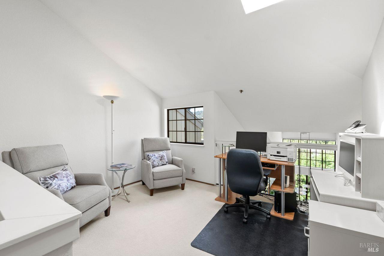 Detail Gallery Image 12 of 30 For 186 Red Hawk Rd, Novato,  CA 94949 - 2 Beds | 2/1 Baths