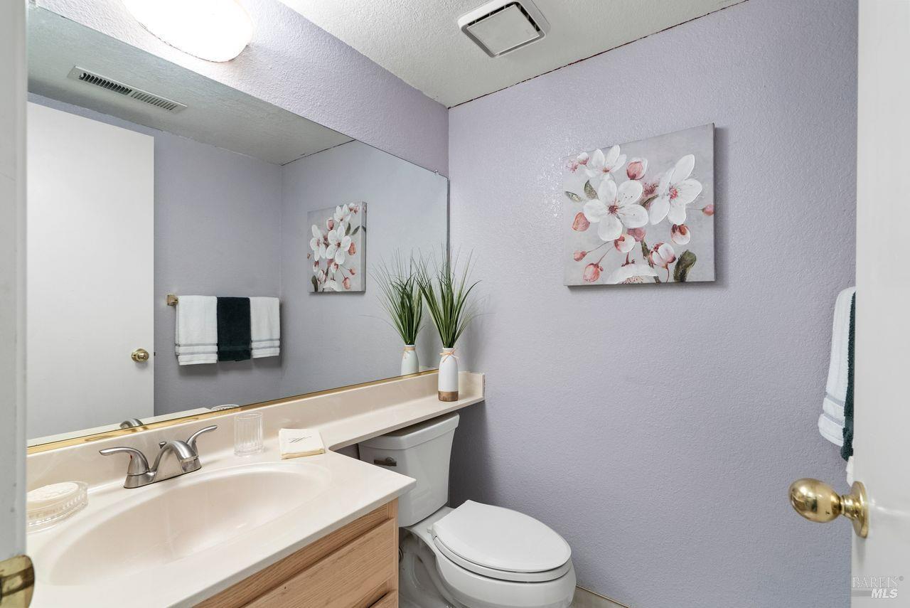 Detail Gallery Image 25 of 30 For 186 Red Hawk Rd, Novato,  CA 94949 - 2 Beds | 2/1 Baths