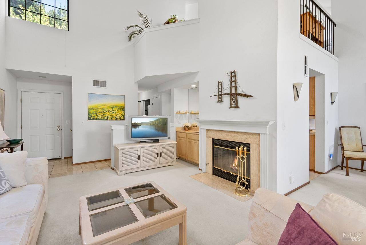 Detail Gallery Image 6 of 30 For 186 Red Hawk Rd, Novato,  CA 94949 - 2 Beds | 2/1 Baths