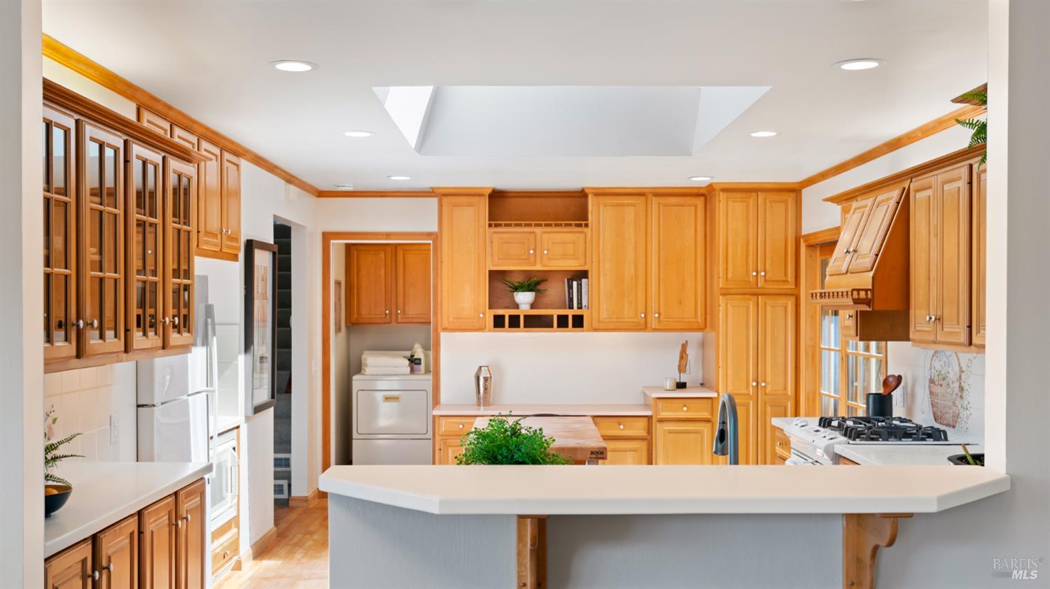 Detail Gallery Image 14 of 77 For 5 Viox Way, San Rafael,  CA 94901 - 4 Beds | 3/1 Baths