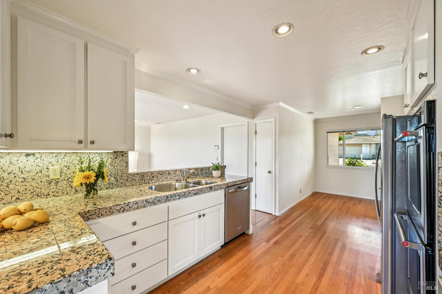Detail Gallery Image 11 of 65 For 319 Golden Hind Psge, Corte Madera,  CA 94925 - 3 Beds | 2 Baths