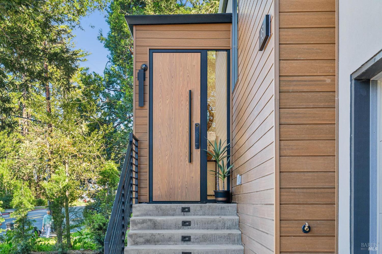 Detail Gallery Image 6 of 88 For 93 Magnolia Ave, Larkspur,  CA 94939 - 3 Beds | 3 Baths