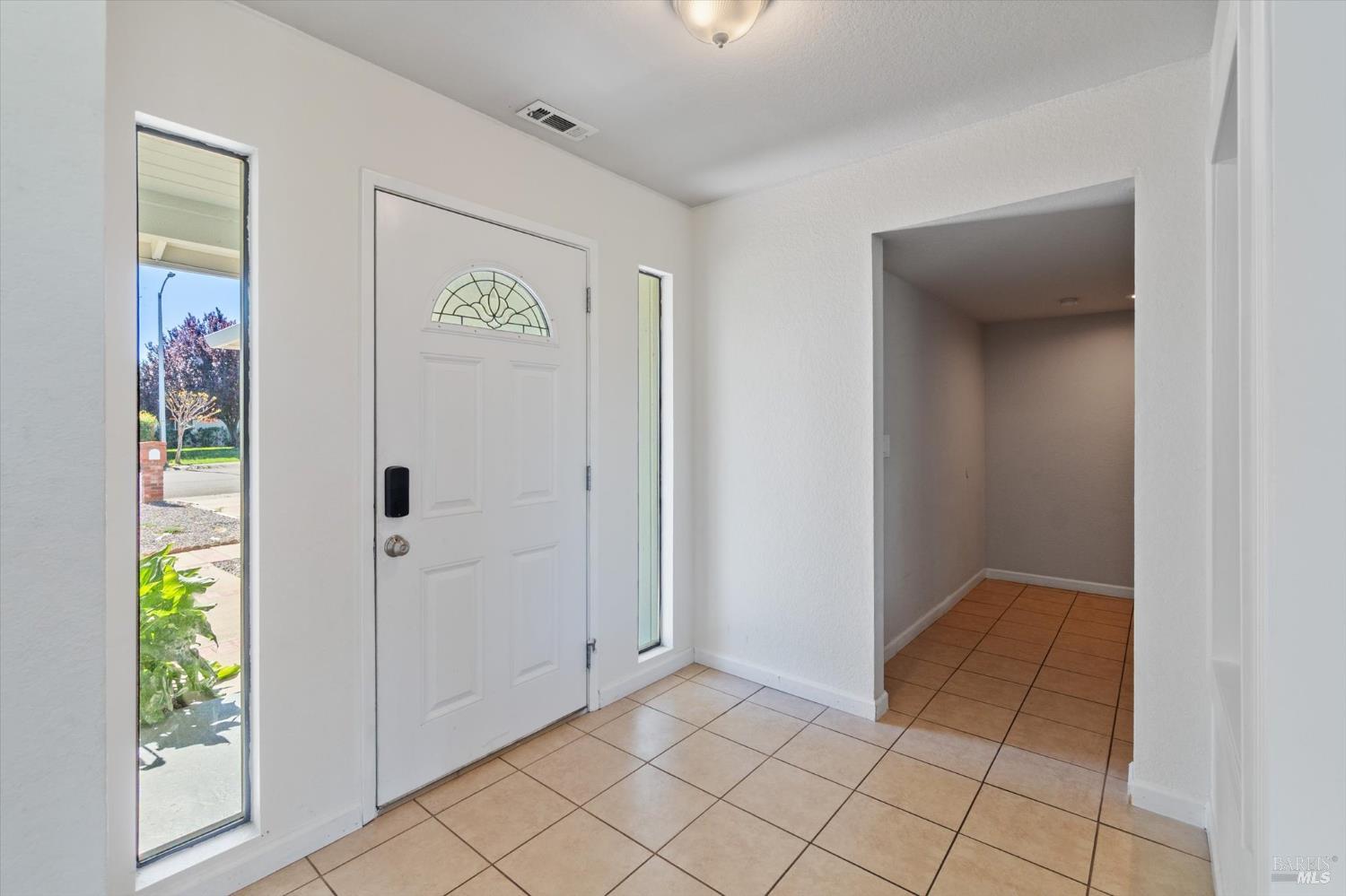 Detail Gallery Image 13 of 66 For 244 Woodhill Dr, Redding,  CA 96003 - 3 Beds | 2 Baths