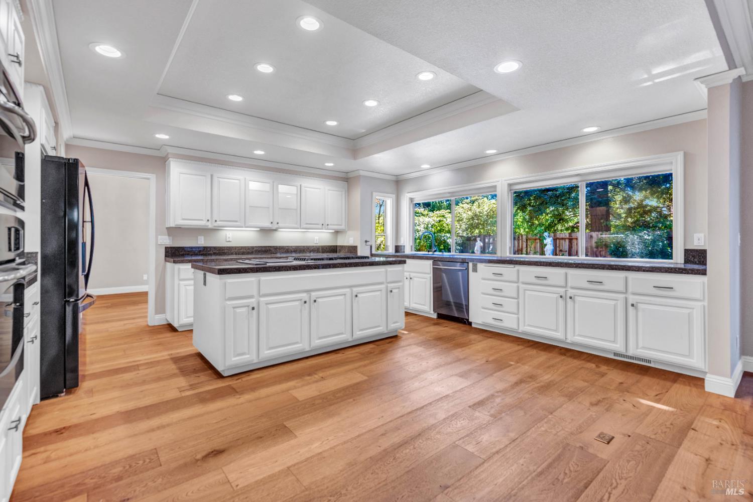 Detail Gallery Image 12 of 76 For 3229 Seminole Cir, Fairfield,  CA 94534 - 5 Beds | 3 Baths