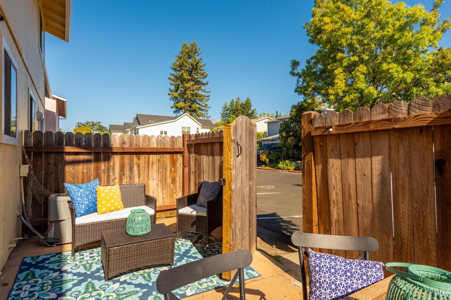 Detail Gallery Image 17 of 36 For 1422 N Oak St, Calistoga,  CA 94515 - 3 Beds | 2 Baths