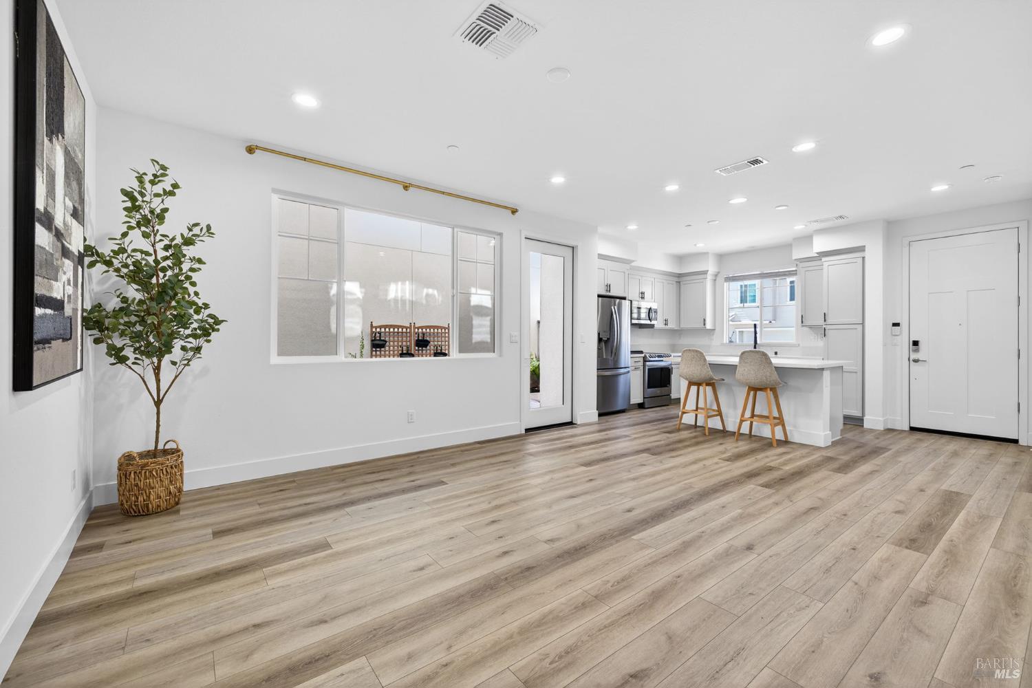 Detail Gallery Image 15 of 46 For 2782 Bella Cir, Santa Rosa,  CA 95407 - 3 Beds | 2/1 Baths