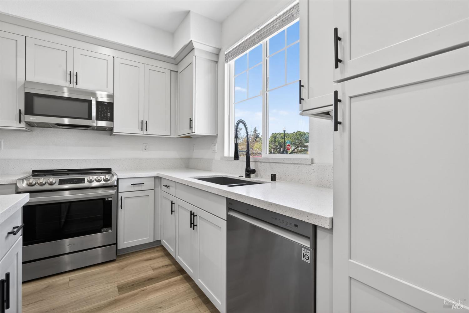 Detail Gallery Image 9 of 46 For 2782 Bella Cir, Santa Rosa,  CA 95407 - 3 Beds | 2/1 Baths