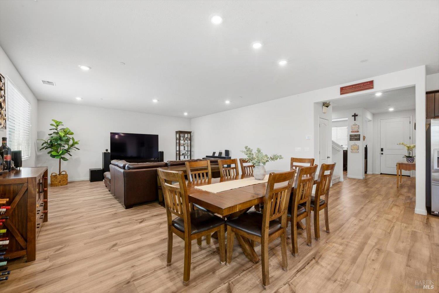 Detail Gallery Image 19 of 81 For 1685 Blossom Way, Dixon,  CA 95620 - 4 Beds | 3 Baths