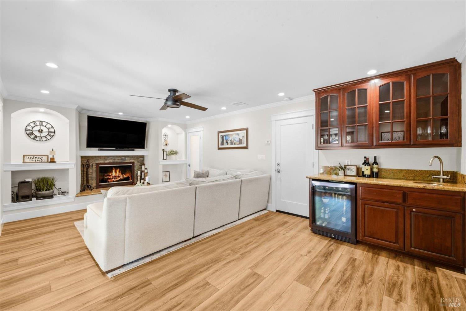 Detail Gallery Image 28 of 99 For 104 Westwood St, Vacaville,  CA 95688 - 5 Beds | 2/1 Baths