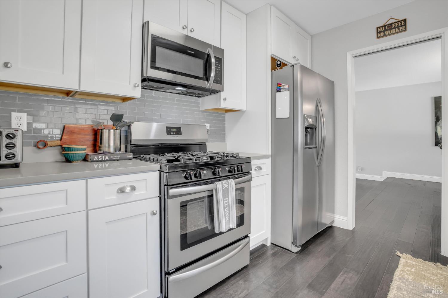 Detail Gallery Image 11 of 36 For 249 Baker St, Benicia,  CA 94510 - 4 Beds | 2/1 Baths