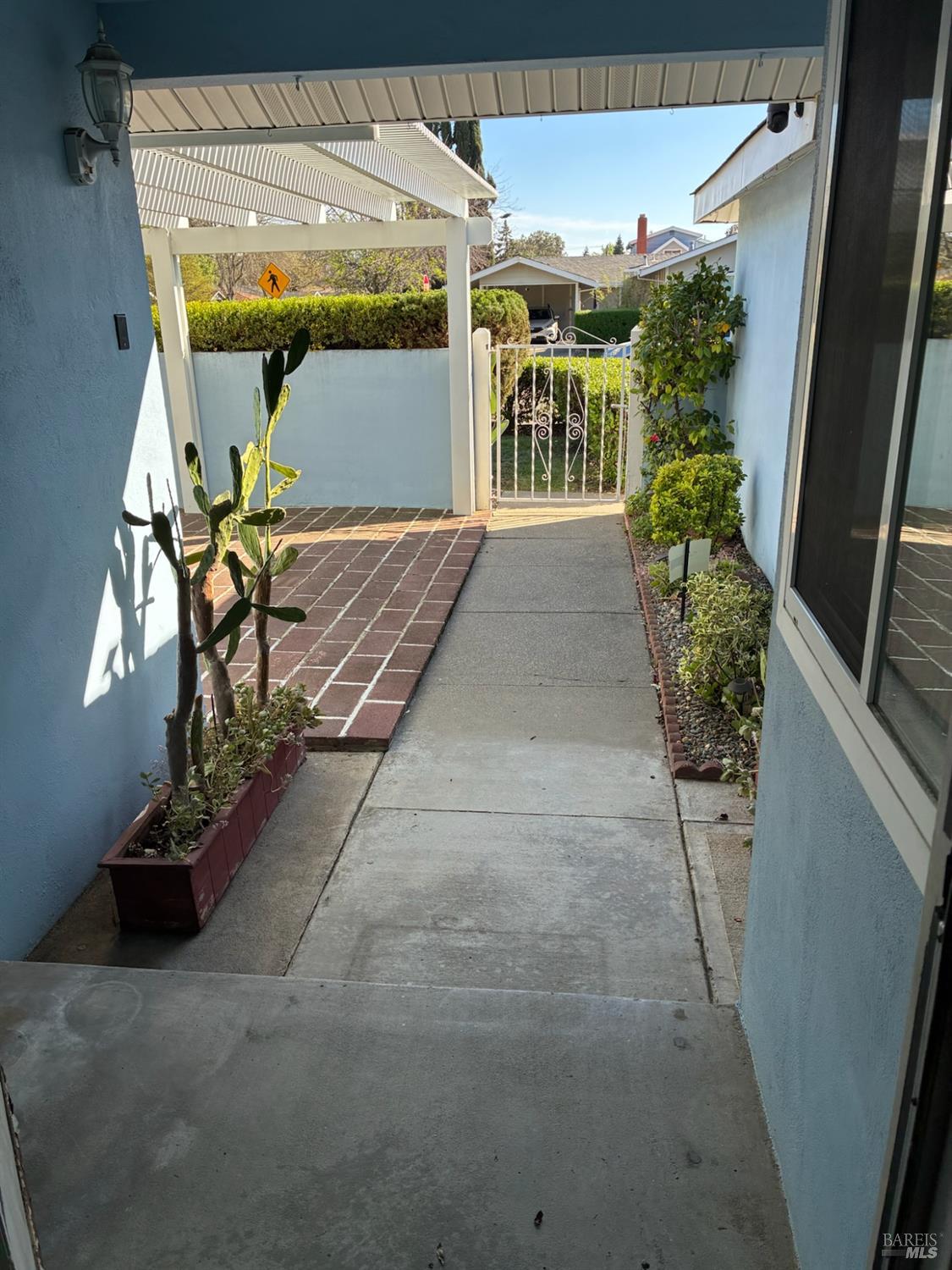 Detail Gallery Image 4 of 38 For 300 Begonia Blvd, Fairfield,  CA 94533 - 4 Beds | 2 Baths