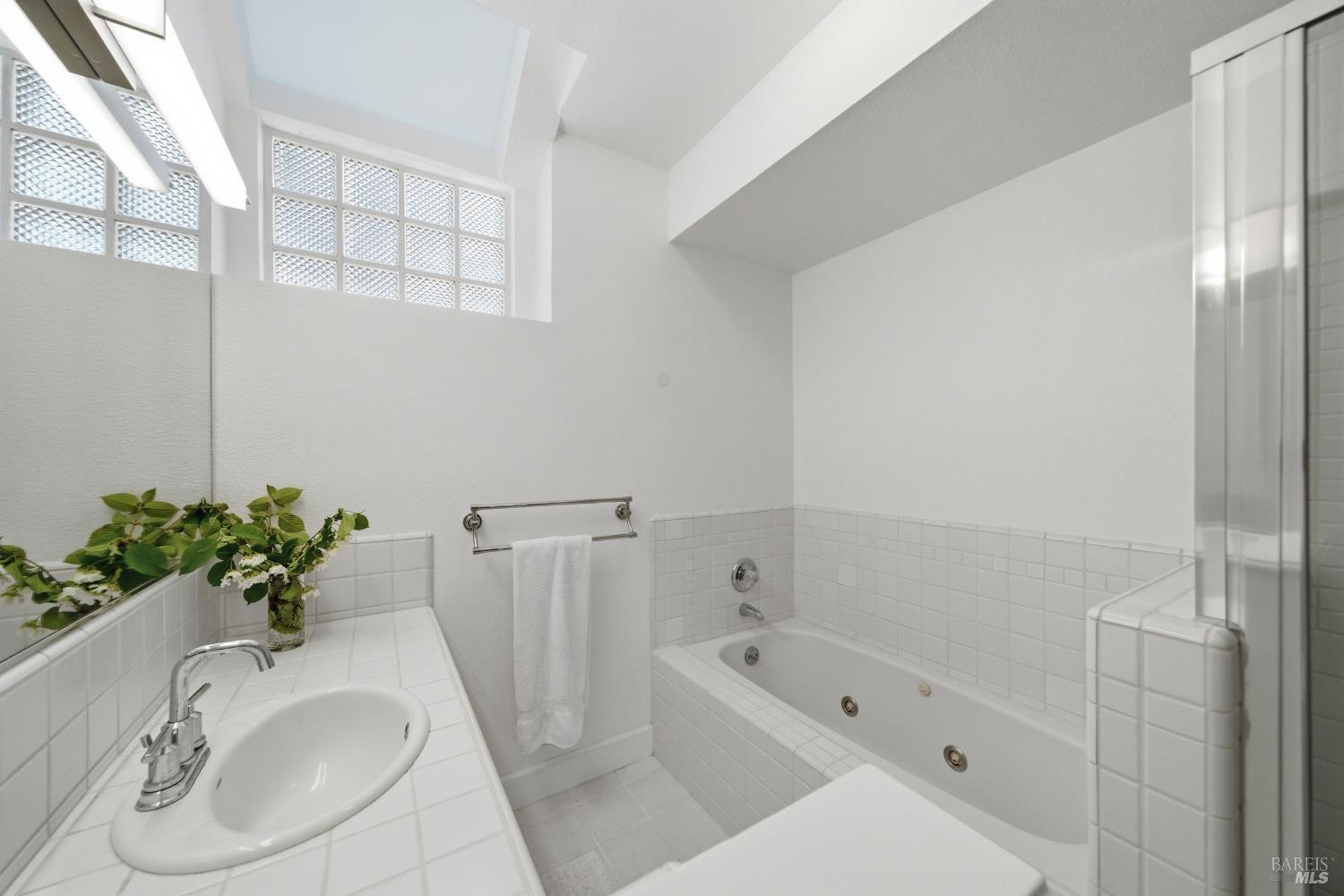 Detail Gallery Image 39 of 50 For 29 Bayview Ave #3,  Mill Valley,  CA 94941 - 2 Beds | 2 Baths