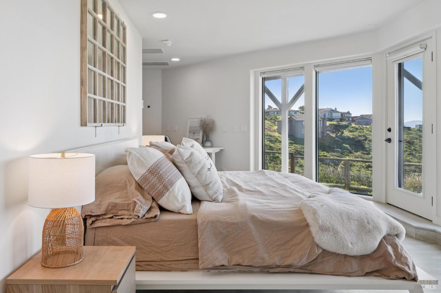 Detail Gallery Image 14 of 98 For 557 Oceana Dr, Dillon Beach,  CA 94929 - 3 Beds | 3 Baths