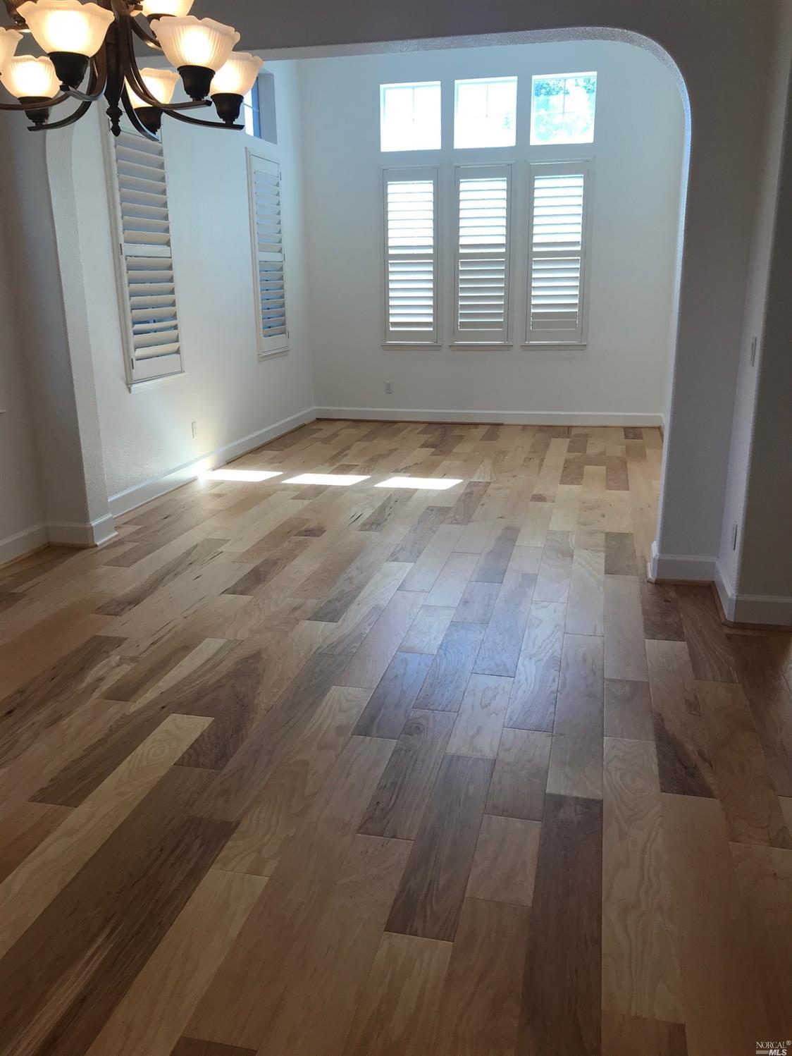 Detail Gallery Image 3 of 10 For 80 Pinheiro Cir, Novato,  CA 94945 - 3 Beds | 2/1 Baths