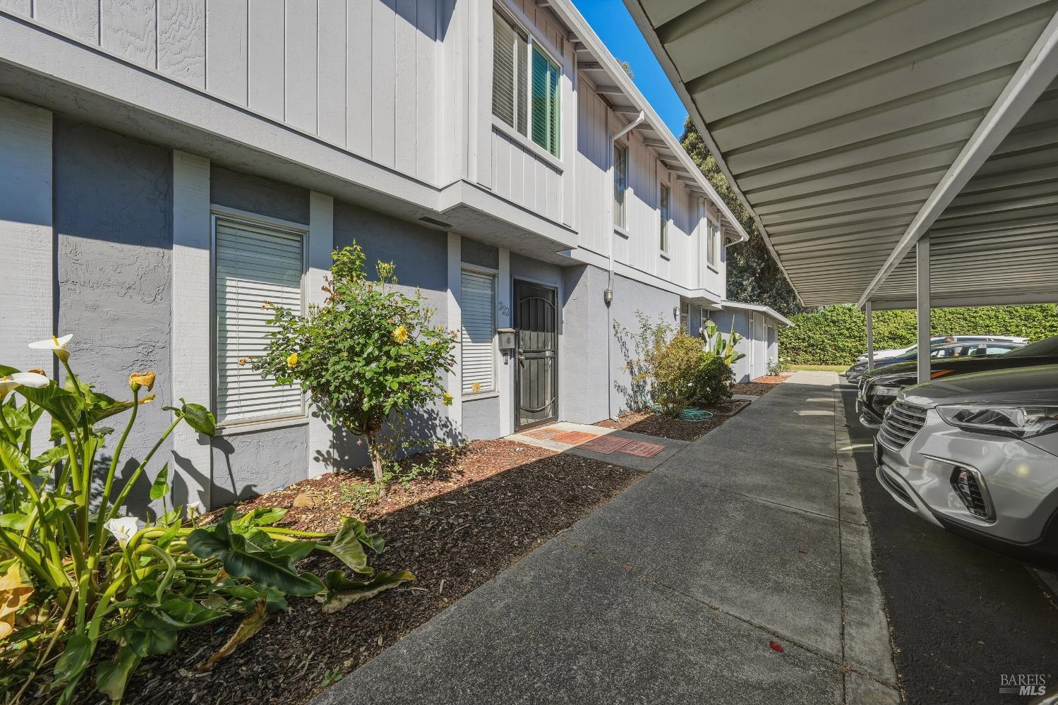 Detail Gallery Image 3 of 34 For 222 Del Luz Ct, Fairfield,  CA 94533 - 2 Beds | 1/1 Baths