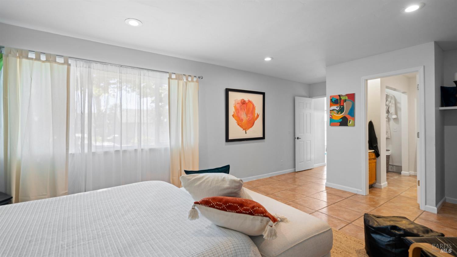 Detail Gallery Image 9 of 52 For 1229 Monte Vista Ct, Benicia,  CA 94510 - 3 Beds | 2 Baths