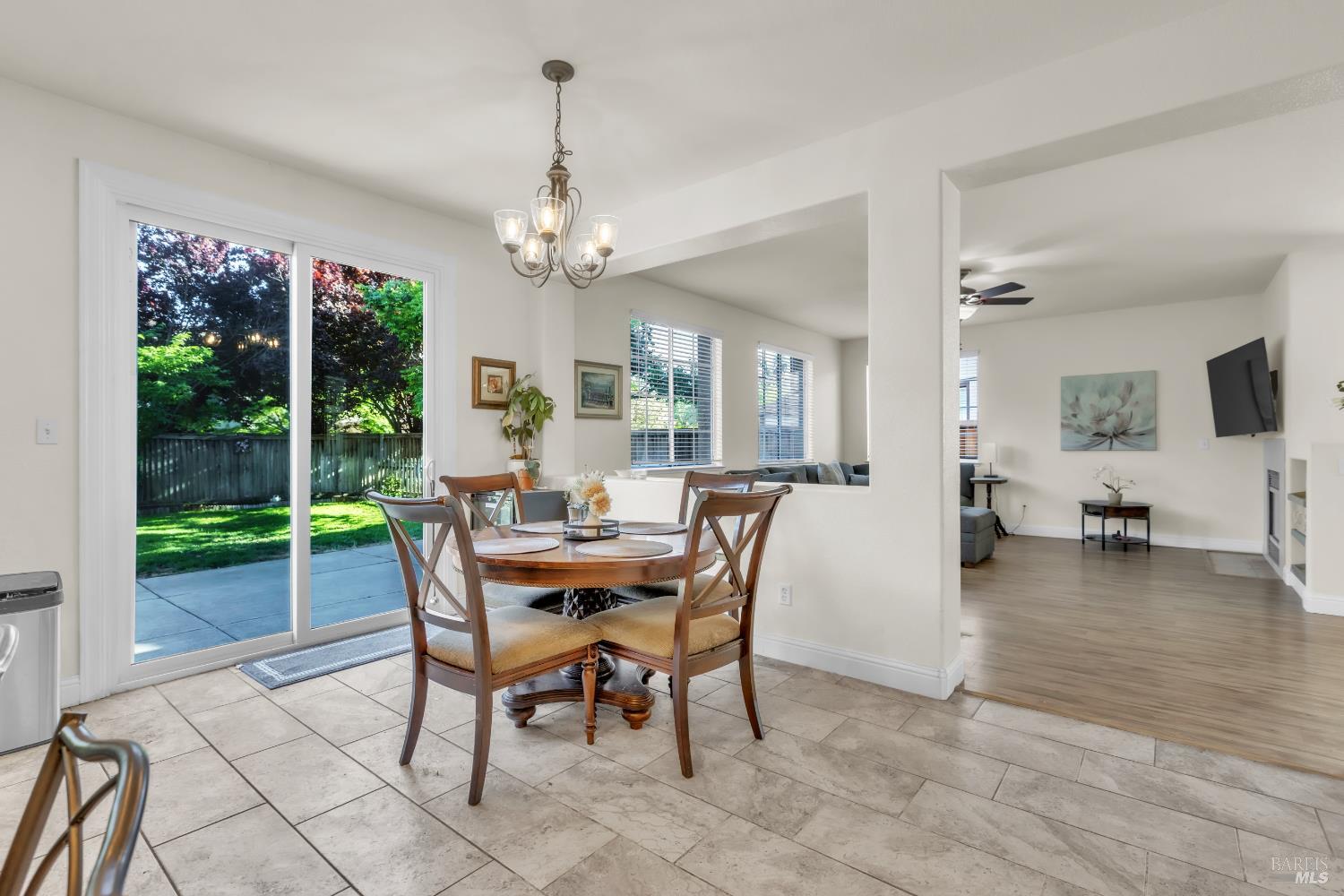 Detail Gallery Image 10 of 38 For 5089 Falls Ct, Fairfield,  CA 94534 - 4 Beds | 2/1 Baths