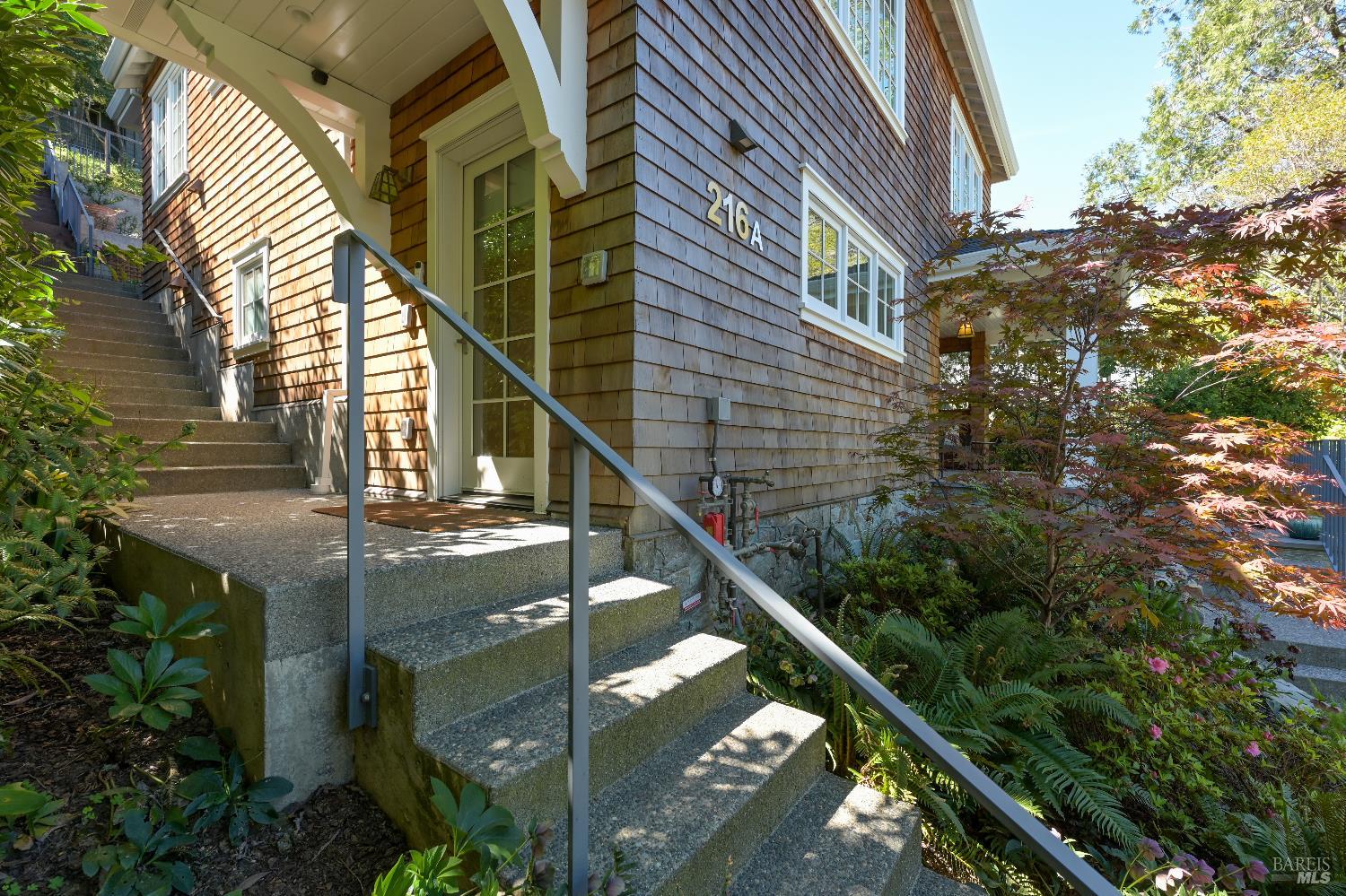 Detail Gallery Image 28 of 38 For 216 Laurel Ave, San Anselmo,  CA 94960 - 5 Beds | 3/1 Baths