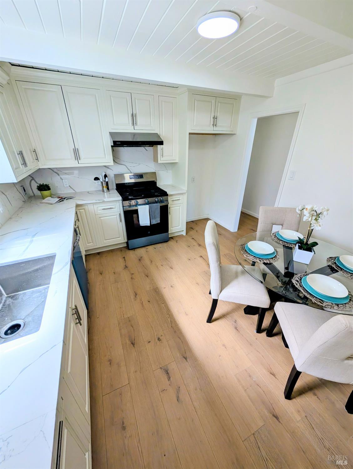 Detail Gallery Image 6 of 14 For 737 6th St, Richmond,  CA 94801 - 3 Beds | 1 Baths