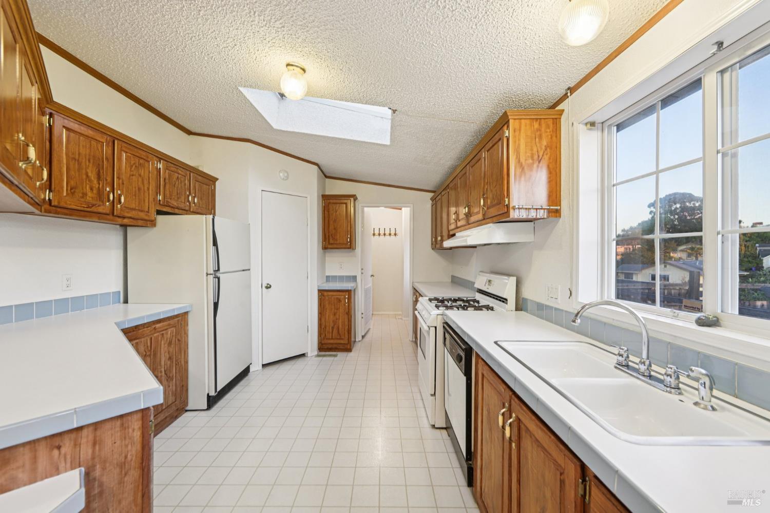 Detail Gallery Image 15 of 47 For 2704 Ridge Rd, San Pablo,  CA 94806 - 3 Beds | 2 Baths