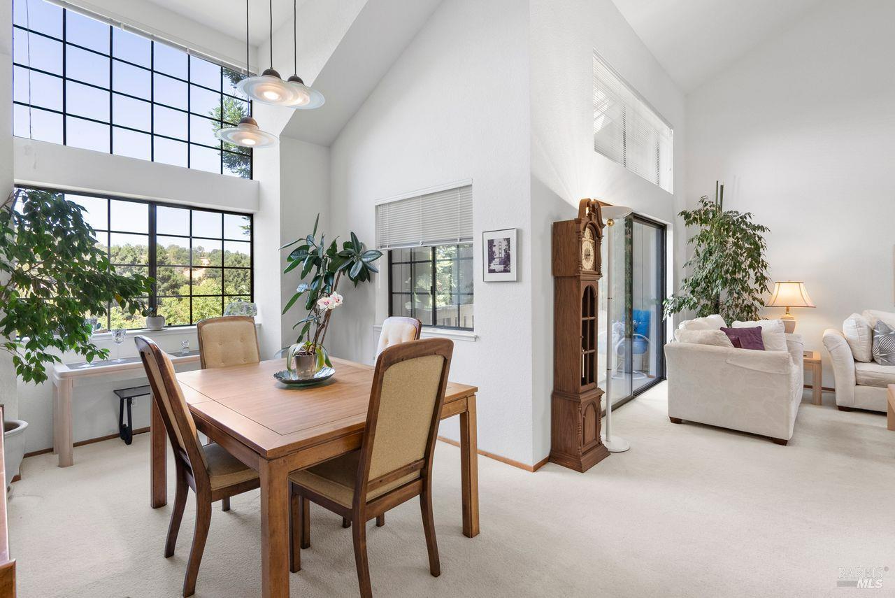 Detail Gallery Image 7 of 30 For 186 Red Hawk Rd, Novato,  CA 94949 - 2 Beds | 2/1 Baths