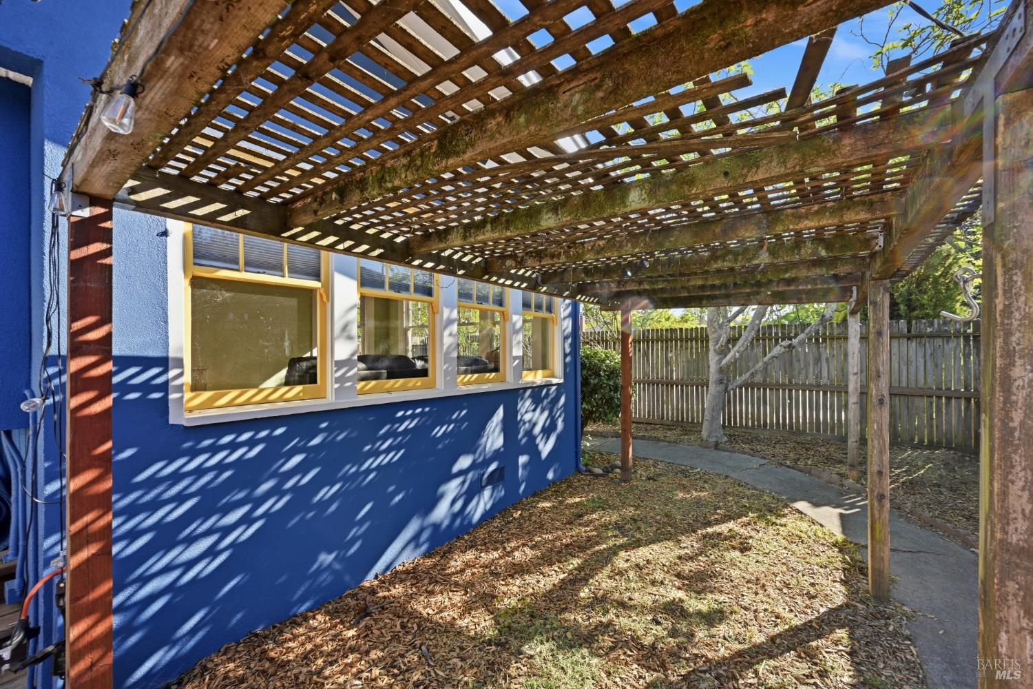 Detail Gallery Image 32 of 38 For 2001 Rogers Way, Santa Rosa,  CA 95404 - 3 Beds | 1/1 Baths