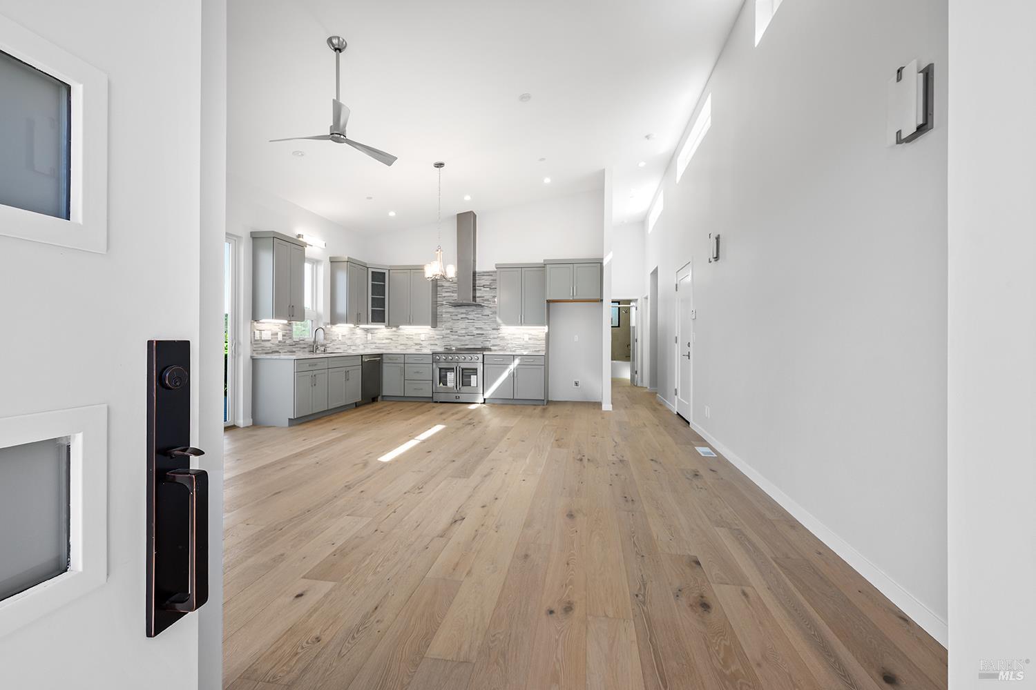 Detail Gallery Image 8 of 32 For 1292 Wikiup Dr, Santa Rosa,  CA 95403 - 2 Beds | 2 Baths