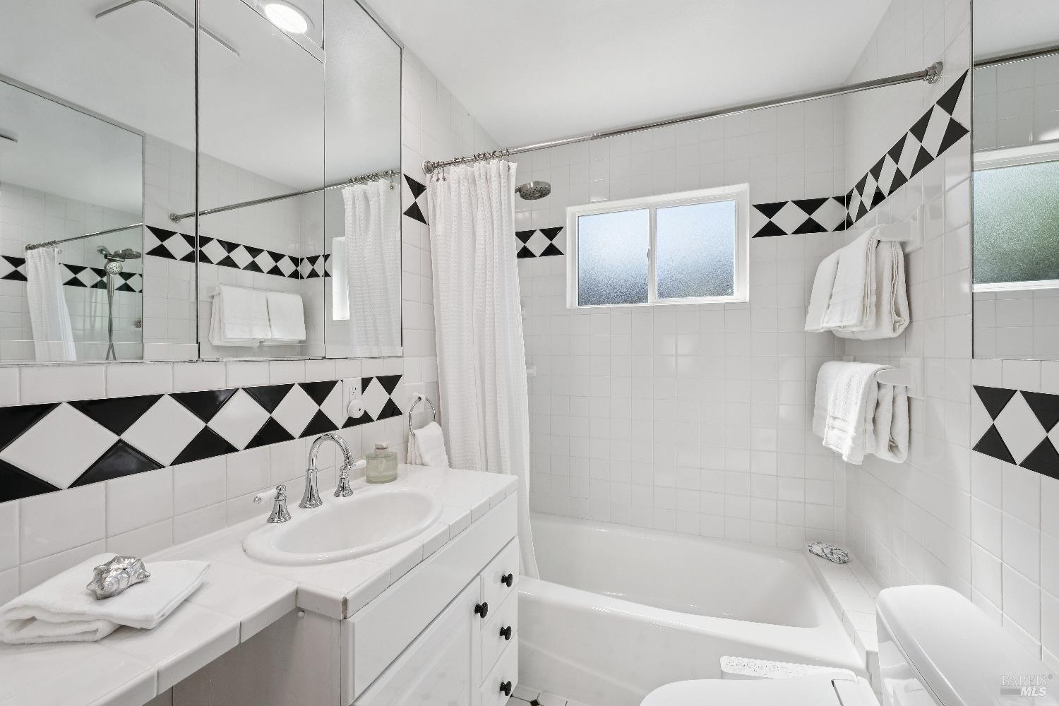 Detail Gallery Image 34 of 58 For 142 Dominga Ave, Fairfax,  CA 94930 - 3 Beds | 2 Baths