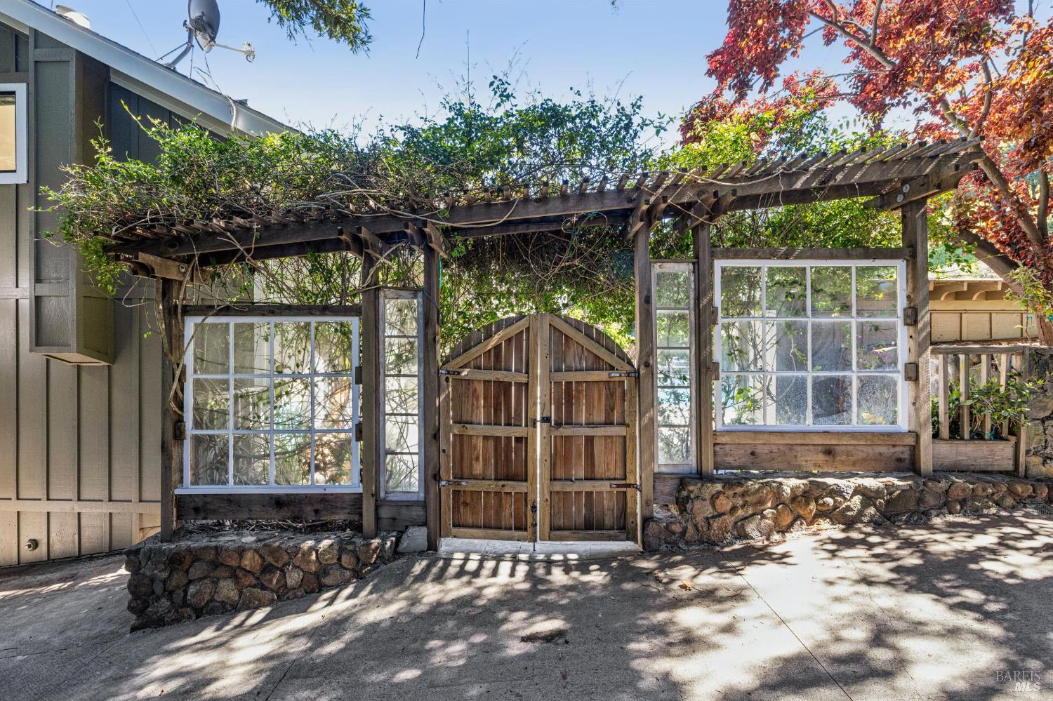 Detail Gallery Image 82 of 93 For 47 Main Dr, San Rafael,  CA 94901 - 4 Beds | 5 Baths