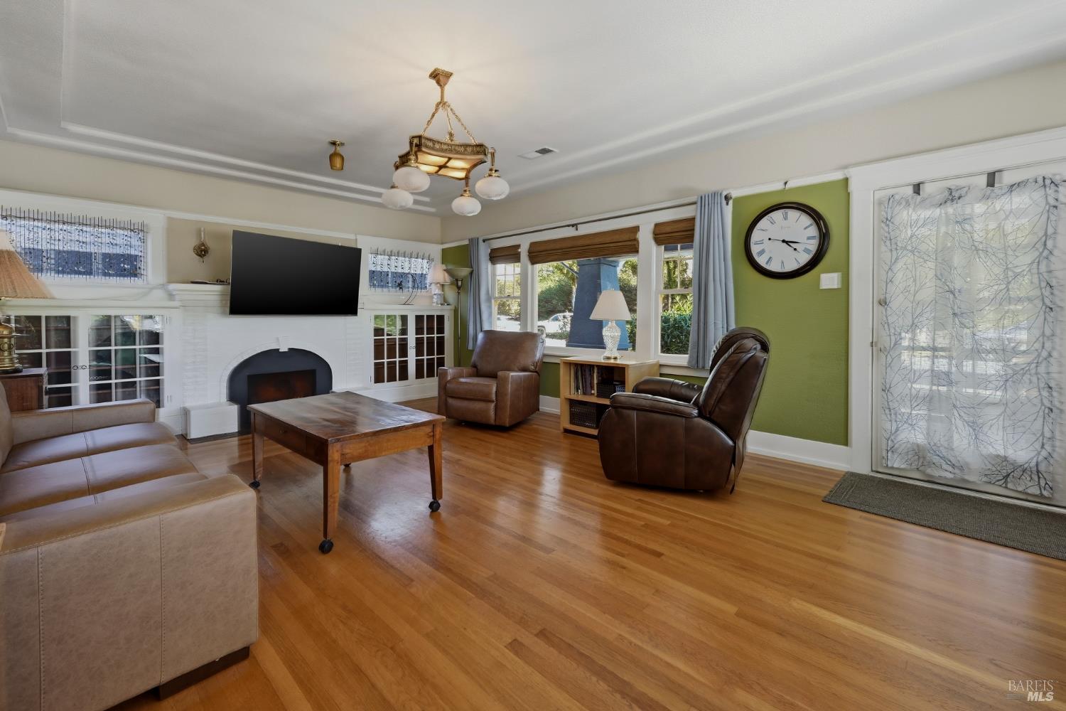 Detail Gallery Image 5 of 38 For 2001 Rogers Way, Santa Rosa,  CA 95404 - 3 Beds | 1/1 Baths