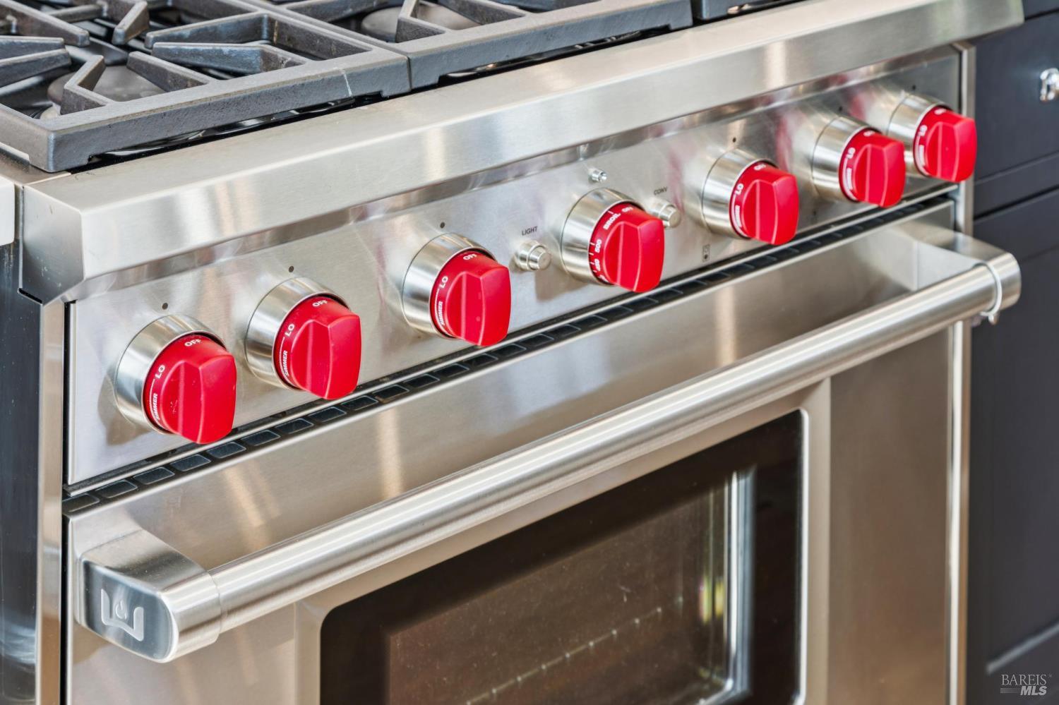 Detail Gallery Image 18 of 82 For 1810 Quail Ct, Saint Helena,  CA 94574 - 4 Beds | 3 Baths