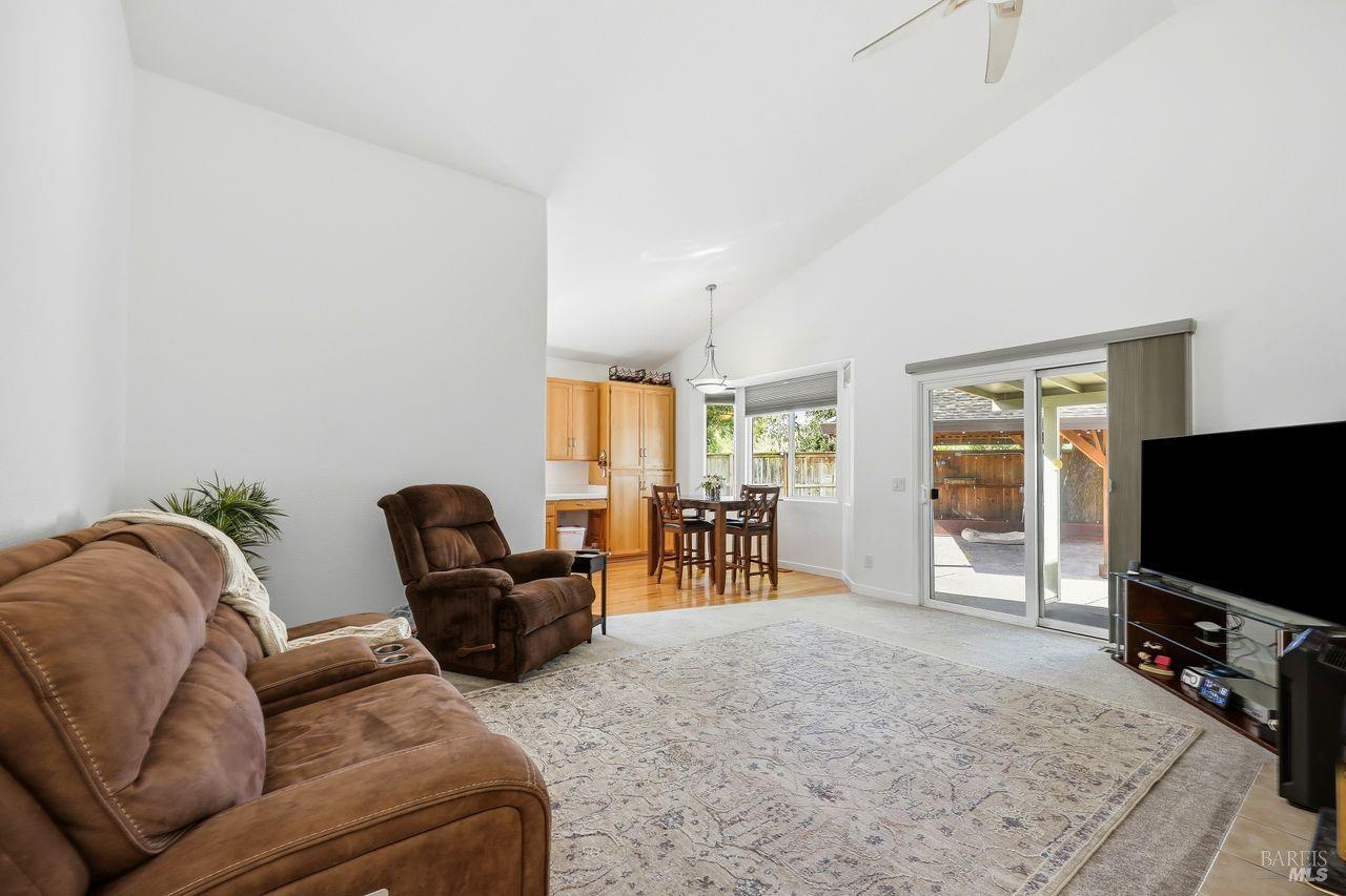 Detail Gallery Image 8 of 50 For 164 Fulton Pl, Windsor,  CA 95492 - 3 Beds | 2 Baths