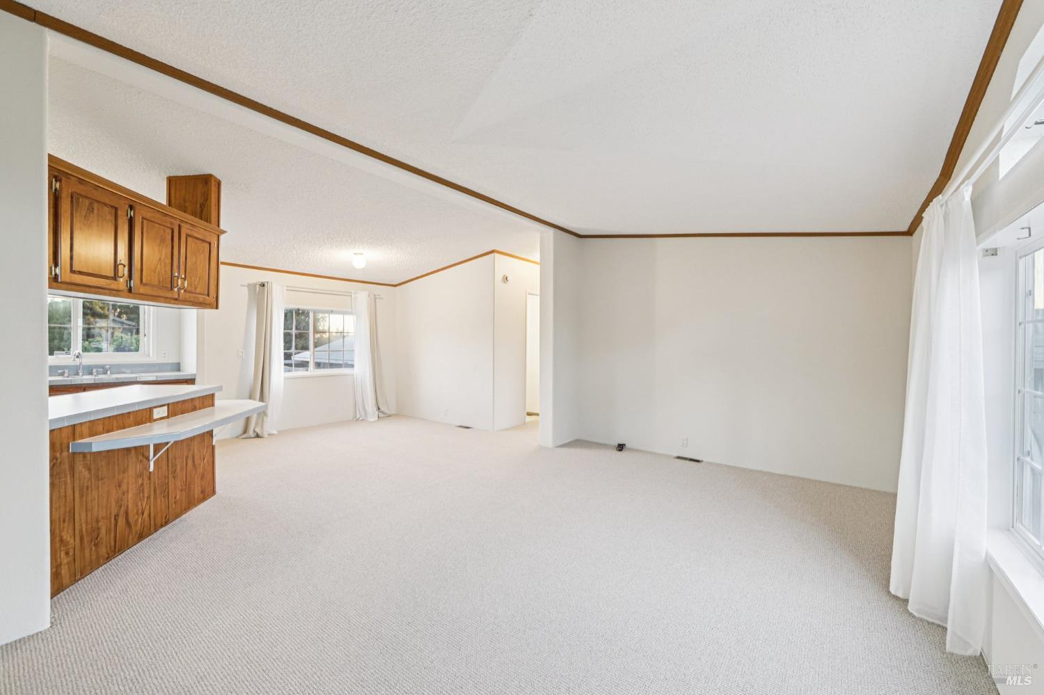 Detail Gallery Image 8 of 47 For 2704 Ridge Rd, San Pablo,  CA 94806 - 3 Beds | 2 Baths