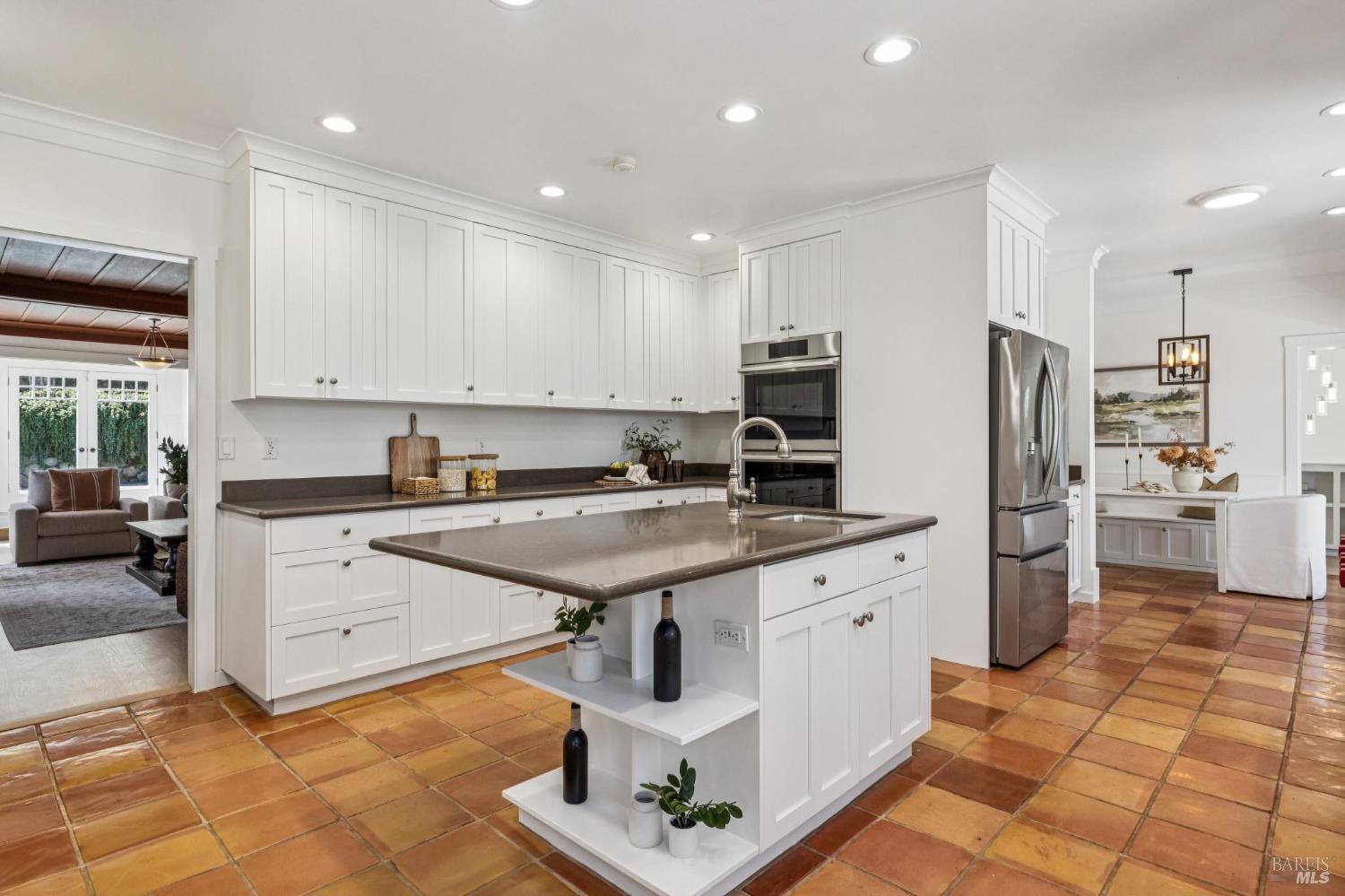 Detail Gallery Image 38 of 93 For 47 Main Dr, San Rafael,  CA 94901 - 4 Beds | 5 Baths