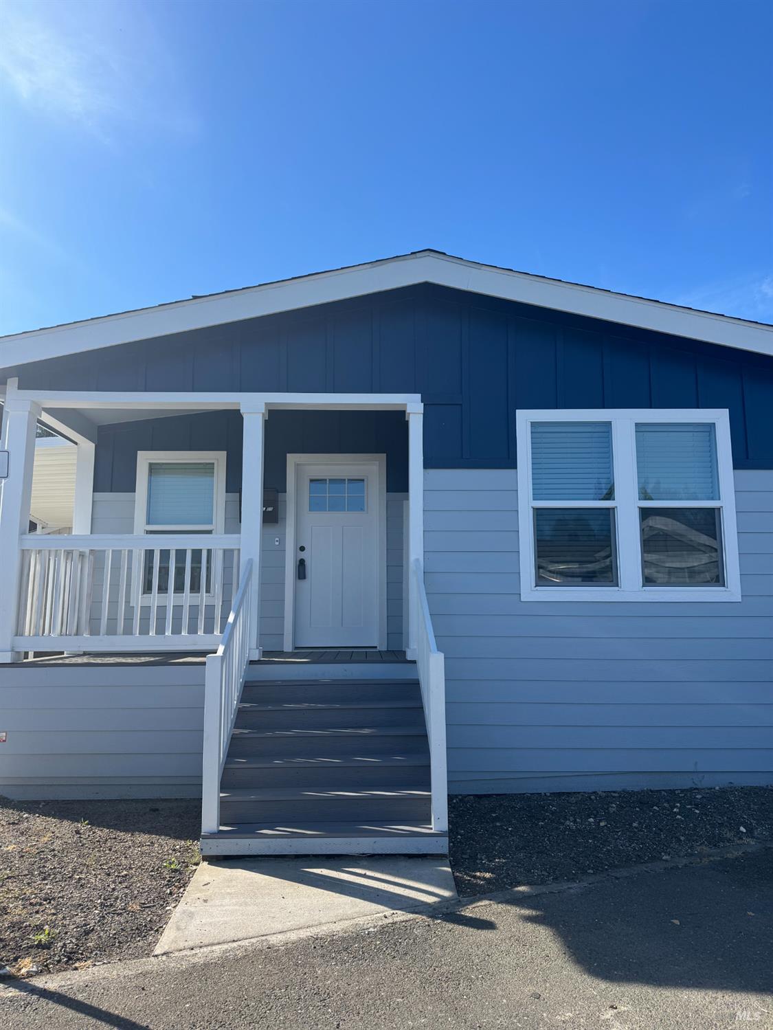 Front Image Thumbnail for BA326024334