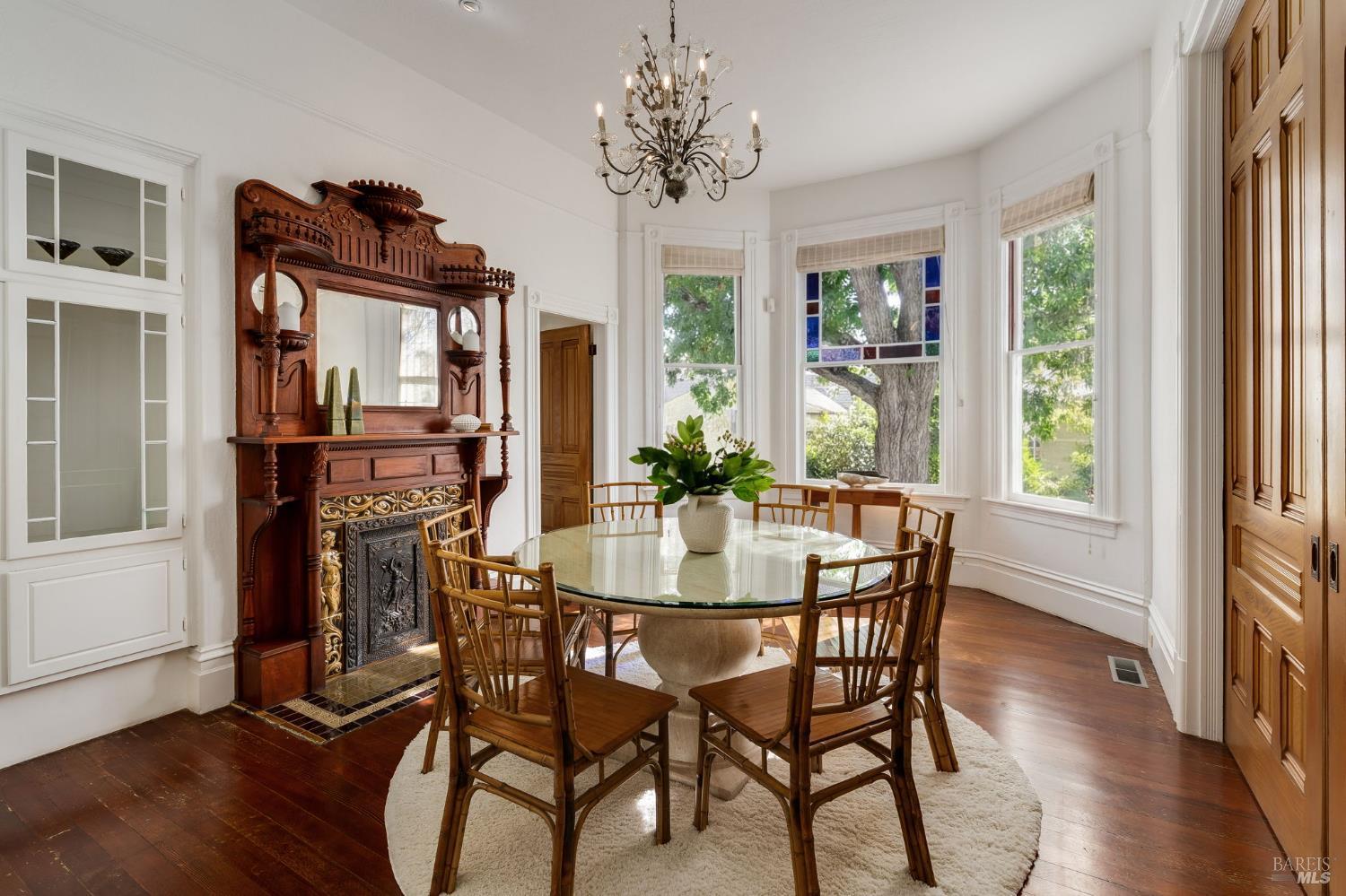 Detail Gallery Image 13 of 72 For 2230 1st St, Napa,  CA 94559 - 5 Beds | 2 Baths