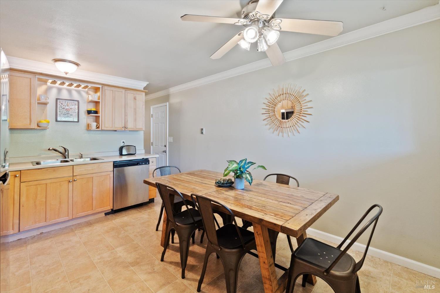 Detail Gallery Image 15 of 52 For 1723 Del Mar Ave, Redding,  CA 96003 - 3 Beds | 2 Baths