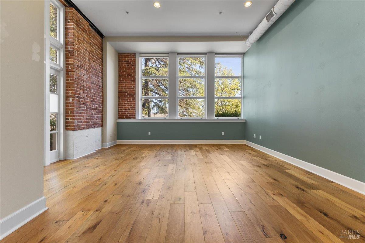 Detail Gallery Image 26 of 29 For 331 Keller St #6,  Petaluma,  CA 94952 - 2 Beds | 2/1 Baths