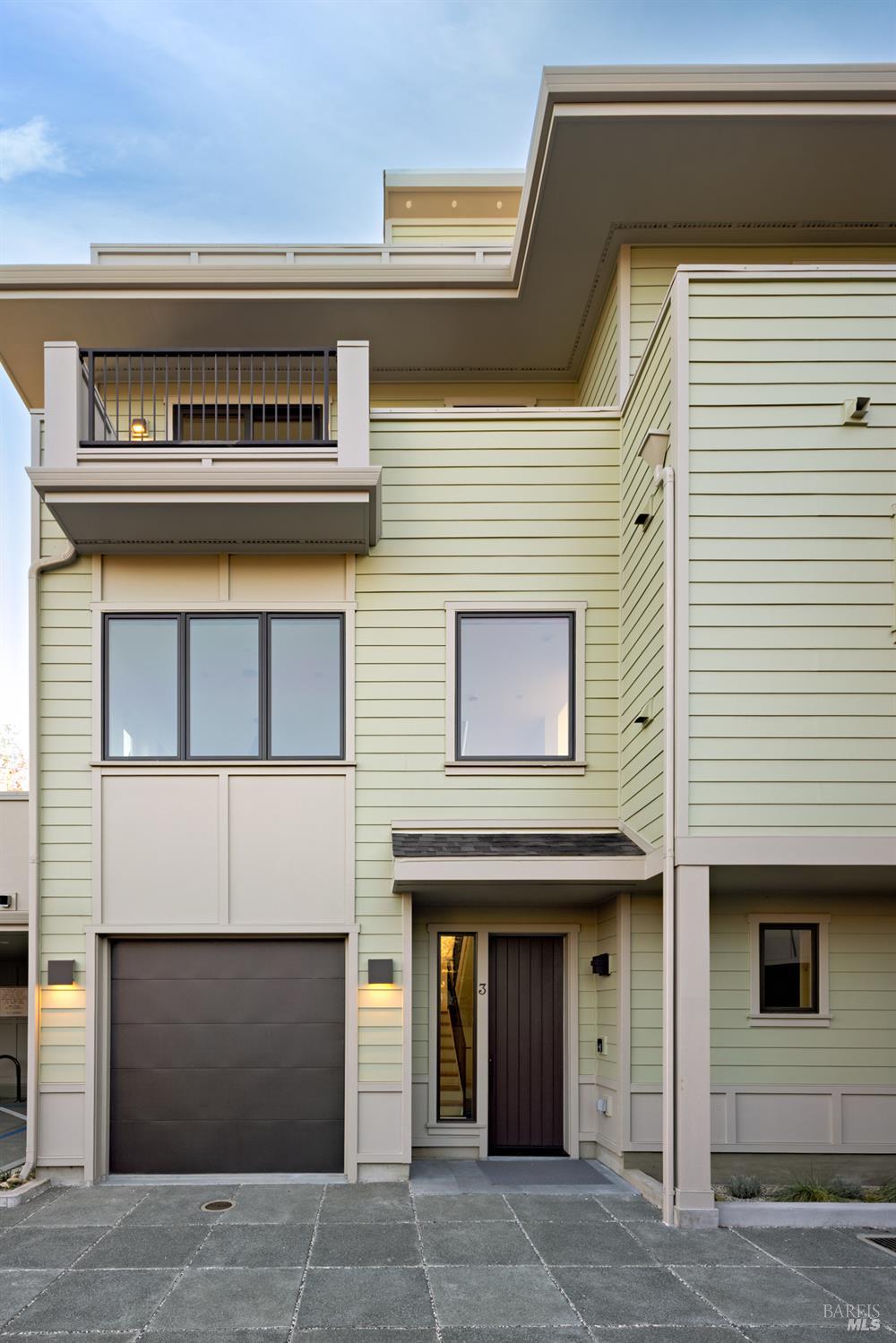 Detail Gallery Image 7 of 10 For 709 C St #3,  San Rafael,  CA 94901 - 3 Beds | 3/1 Baths