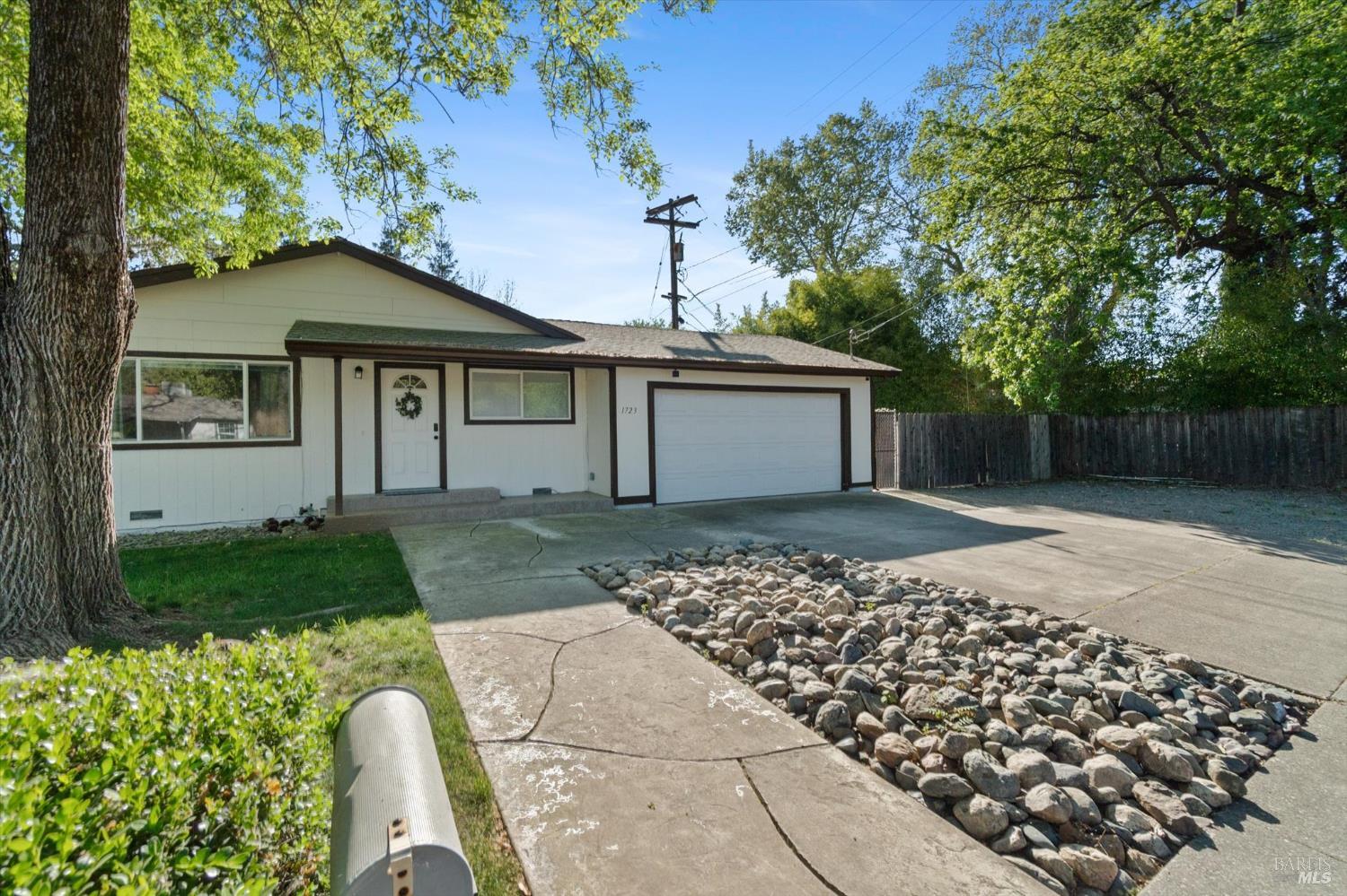 Detail Gallery Image 40 of 52 For 1723 Del Mar Ave, Redding,  CA 96003 - 3 Beds | 2 Baths