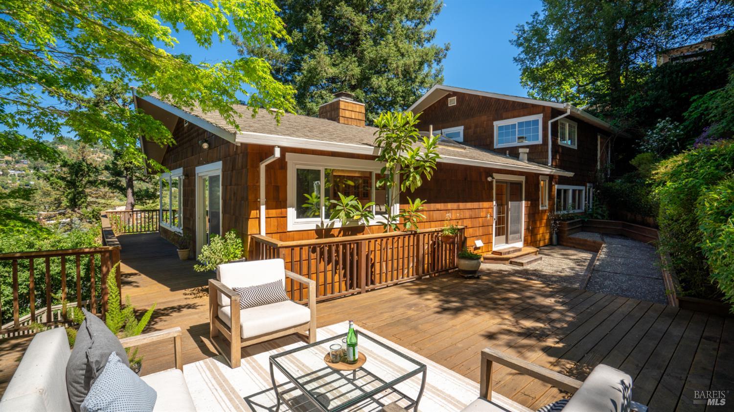 Detail Gallery Image 2 of 77 For 5 Viox Way, San Rafael,  CA 94901 - 4 Beds | 3/1 Baths