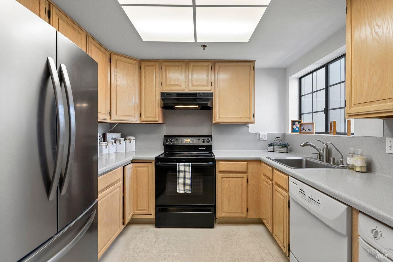 Detail Gallery Image 9 of 30 For 186 Red Hawk Rd, Novato,  CA 94949 - 2 Beds | 2/1 Baths